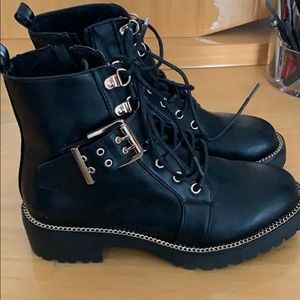 - Black lace up boots